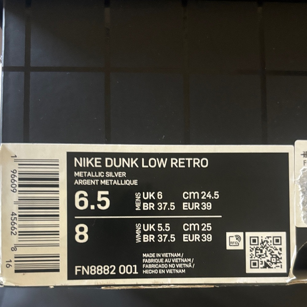 Nike Dunk Low Retro in Metallic Silver
